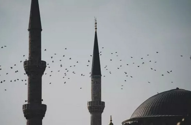 HUKUM AZAN DAN IQAMAH UNTUK ORANG YANG SALAT SENDIRI