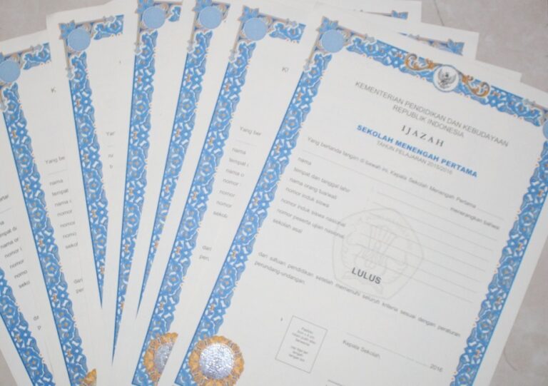 HUKUM BEKERJA DENGAN IJAZAH HASIL MENYONTEK ATAU CURANG